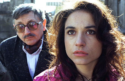 Jiri Menzel und Michaela Kuklova in "JOINT VENTURE" - Regie: Dieter Berner